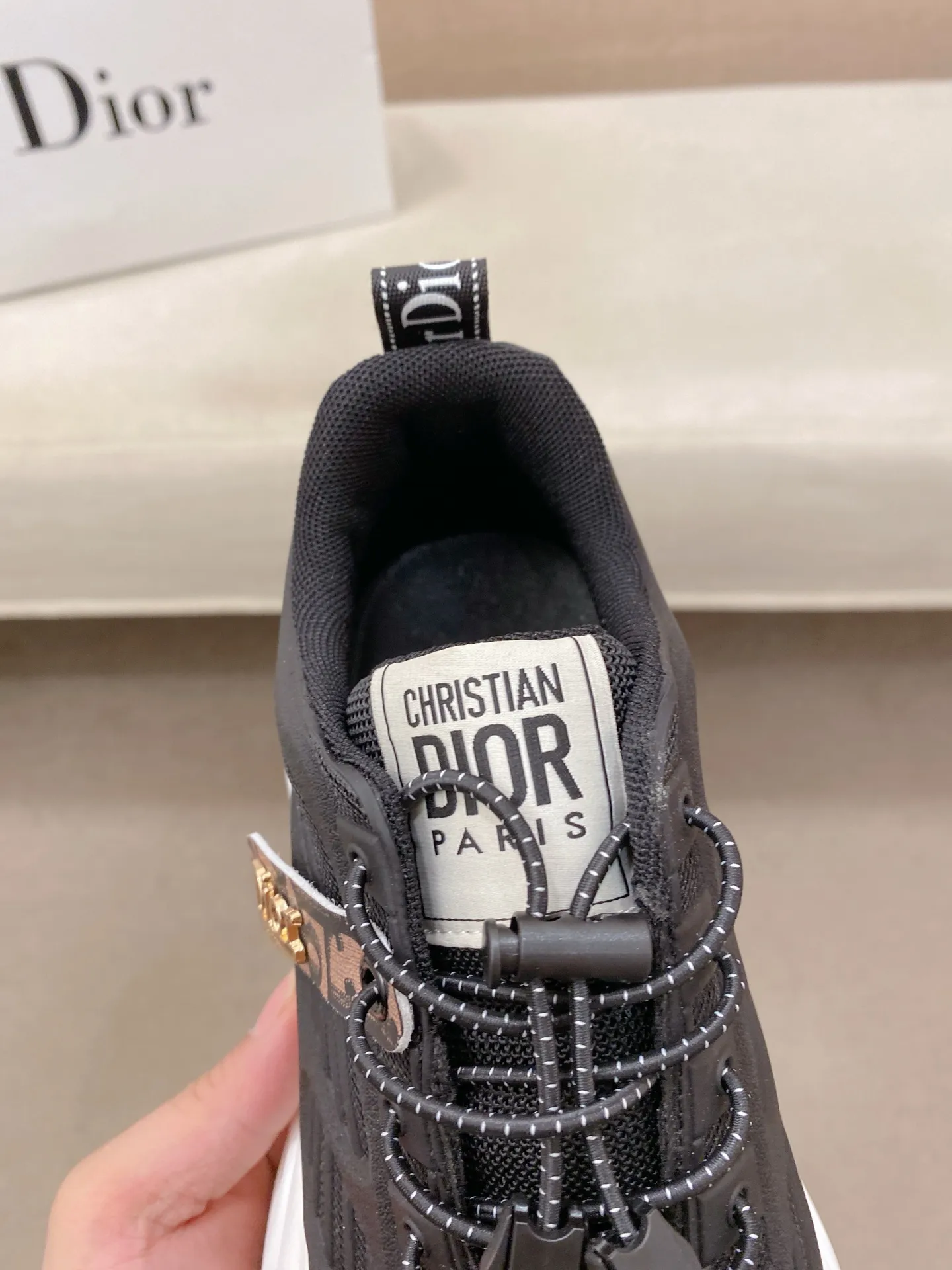 Men's shoes💰 462💰🇮🇹🇮🇹Dior d The new model is on sale at the same time at the counter. The upper 🇮🇹 is imported Italian first-layer cowhide, and the lining is fully imported sheepskin 💪💪. It is a complete 1⃣️ to 1⃣️ replica 🇮🇹💪💪, ⚠ Sole: The original sole is specially provided by the original factory. The exclusive movable molded sole is super comfortable. ⚠Original factory single goods, 🔍🔍high quality, you can enter and leave the counter at will, welcome to compare⚠. Code number:38-44
